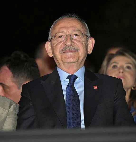 kemal-kilicdaroglundan-eoka-rezaletini-nasil-savunacagini-sasirdi-chpye-saldirmak-akil-disi-1694359810723.jpeg CHP Sözcüsü Faik Öztrak "EOKA" skandalını savundu! "Niye revize yapalım? Çok güzel video dört dörtlük" - 3