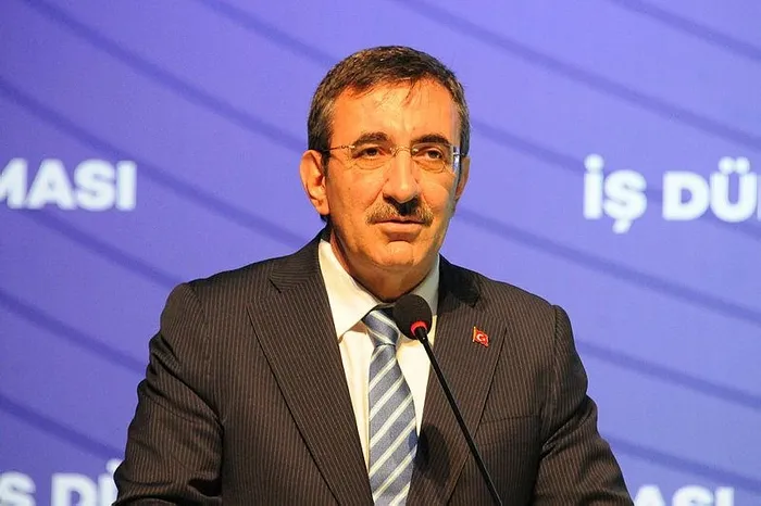 cumhurbaskani-yardimcisi-cevdet-yilmazdan-flas-aciklama-yuksek-gelirli-ulkeler-ligine-gecis-esigindeyiz-1713338305837.jpeg Cumhurbaşkanı Yardımcısı Cevdet Yılmaz'dan flaş açıklama: Kamuda tasarruf nasıl uygulanacak? - 1