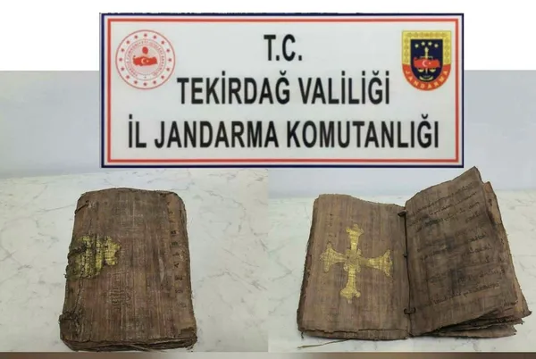 1698924567456.jpg Tekirdağ'da tarihi eser operasyonu: İncil ele geçirildi - 2