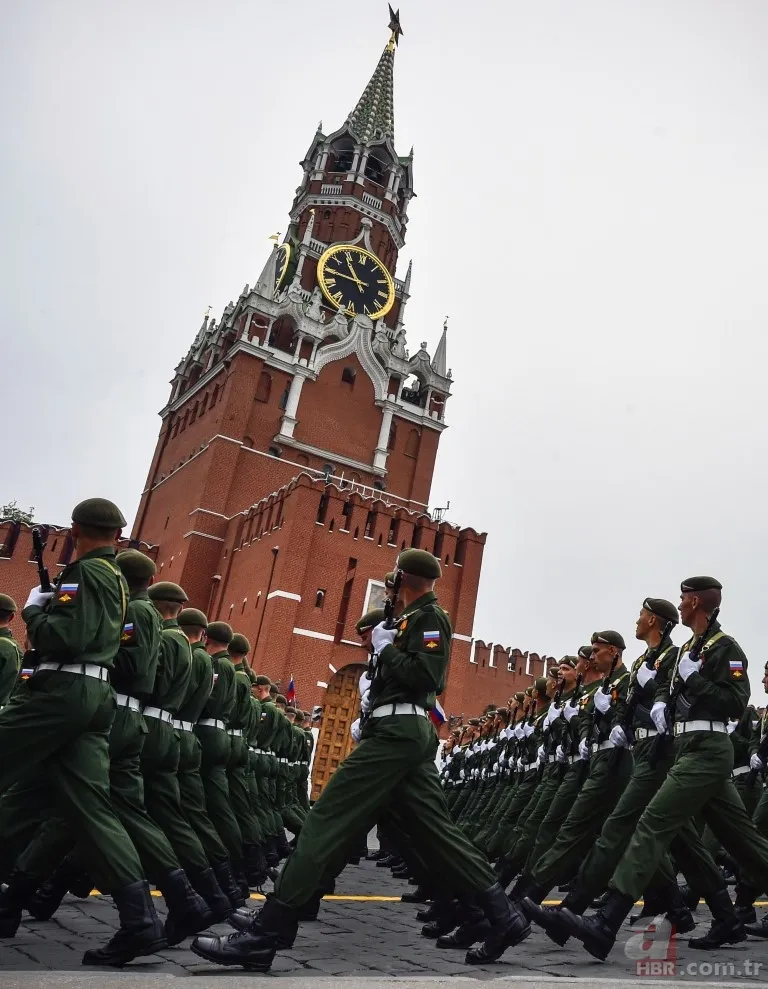 Rusya'daki 9 Mayıs Zafer Günü kutlamalarından renkli görüntüler 25