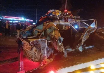 Manisa'da korkunç kaza! Otomobiller hurdaya döndü
