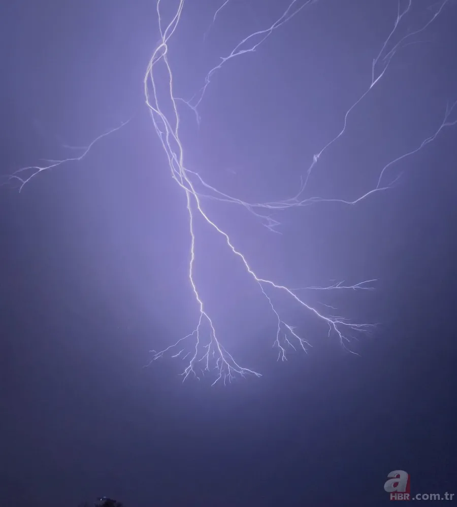 İstanbul’da şimşek ve gök gürültüsü geceyi gündüze çevirdi 11