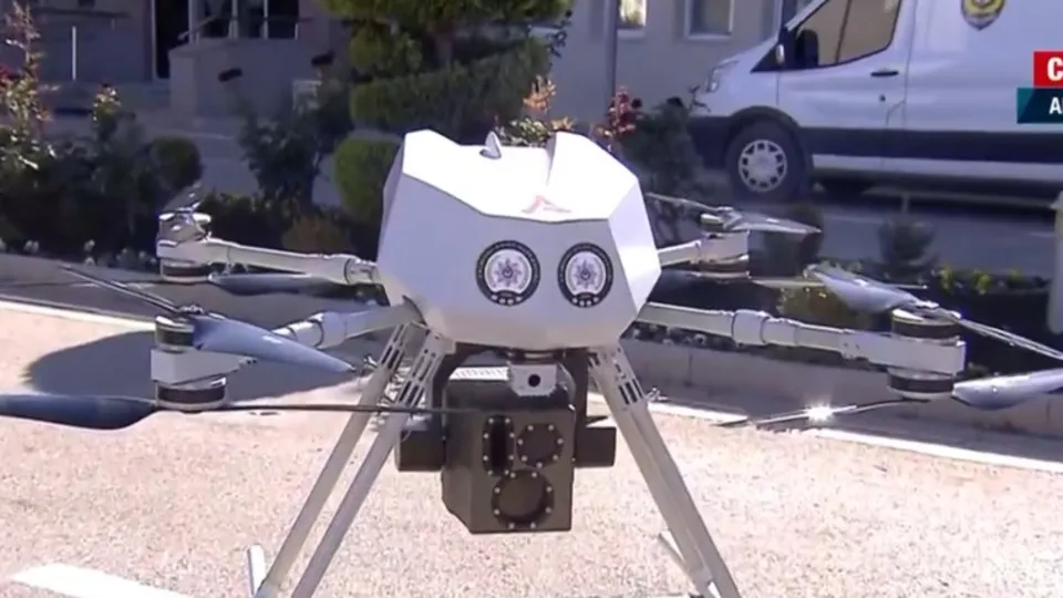 Dünyanın ilk lazer silahlı dronu Eren! 3 bin metreden hedefi 12'den vuruyor