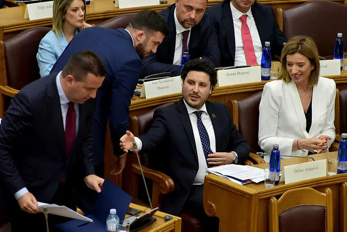 karadagda-yeni-hukumet-kuruldu-dritan-abazovic-yeni-azinlik-hukumetinin-basbakani-oldu-1651178340951.jpg Karadağ’da yeni hükümet kuruldu: Dritan Abazovic, yeni azınlık hükümetinin başbakanı oldu - 4
