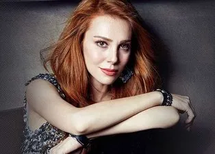Elçin Sangu fiziğiyle büyüledi