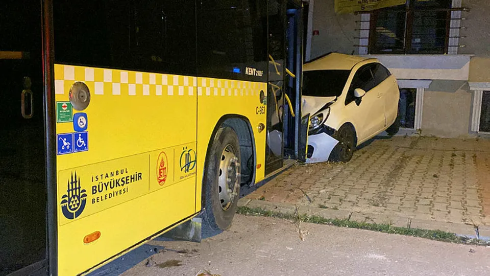 Sancaktepe'de korkunç olay! Yıkamaya götürülen İETT aracı dehşet saçtı