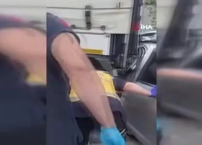 Samsun’da otomobil tırın altına girdi