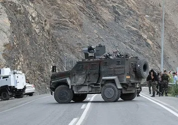 Hakkari'de zırhlı polis aracına bombalı saldırı