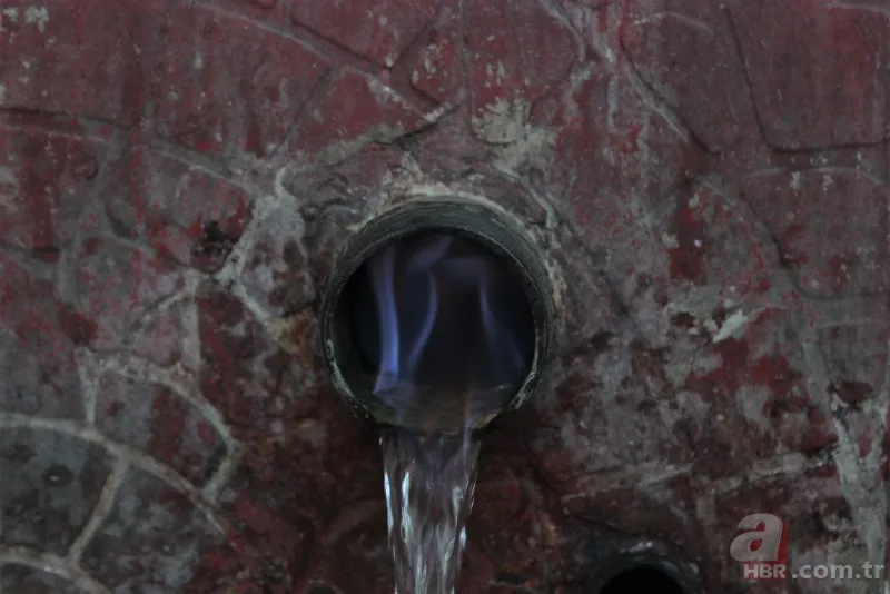 Görenler gözlerine inanamıyor… Bu çeşmenin suyu alev Görenler gözlerine inanamıyor… Bu çeşmenin suyu alev