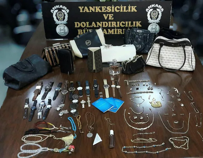Ankara'da vatandaşı dolandıran 'üfürükçü'lere baskın! - 1