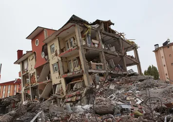 Büyük Marmara depremi kapıda mı? Peş peşe meydana gelen sarsıntılar neyin habercisi? Kandilli ve İTÜ'den İstanbul depremi açıklaması