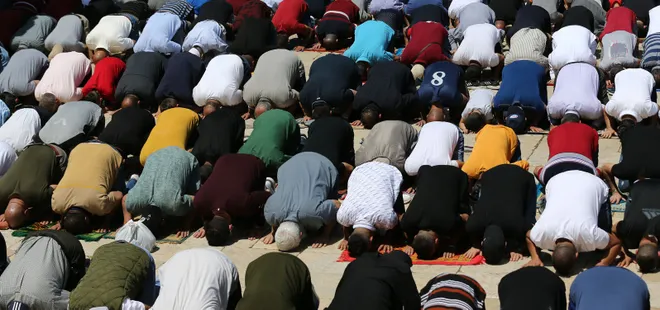 Mescid-i Aksa’da cuma namazı coşkusu!