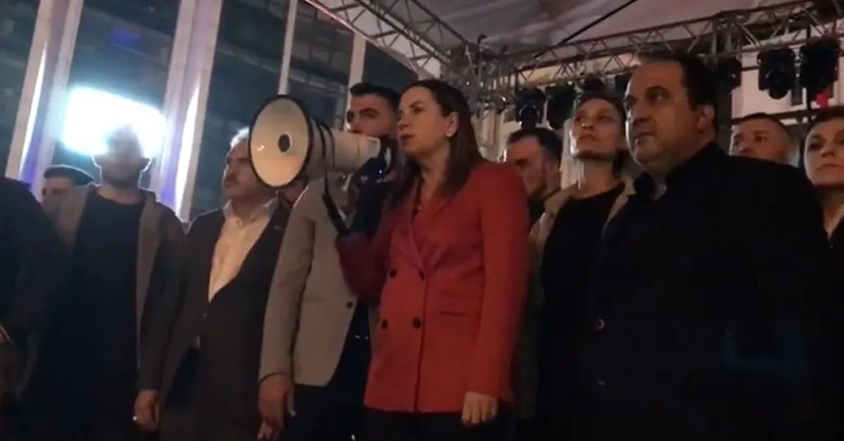 MHP İstanbul Milletvekili Arzu Erdem'e CHP'li Esenyurt belediyesinden "mikrofon" engeli: “Azdan az gider çoktan çok gider!”