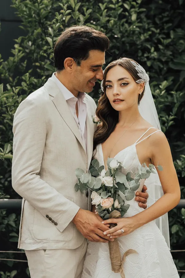 Zeynep Tuğçe Bayat ve Cansel Elçin evlendi mi? Zeynep Tuğçe Bayat kimdir, kaç yaşında?