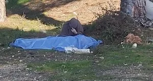 Cesedine sarılarak ağladı! İşte o anlar