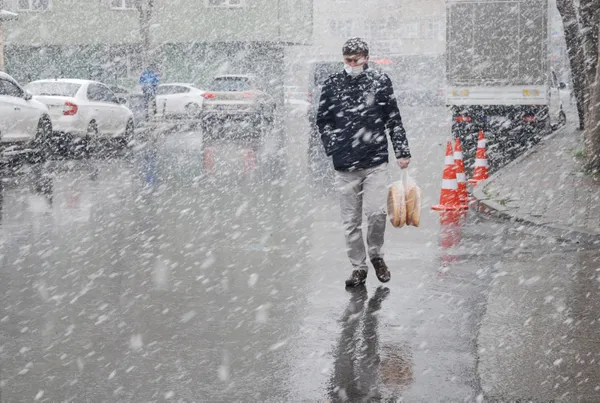 meteorolojiden-38-il-icin-sari-ve-turuncu-kodlu-uyari-istanbulda-kar-yagisi-devam-edecek-mi-yeni-haftada-hava-1647754454796.jpg Meteoroloji'den 38 il için sarı ve turuncu kodlu uyarı! İstanbul'da kar yağışı devam edecek mi? Yeni haftada hava nasıl olacak? - 5