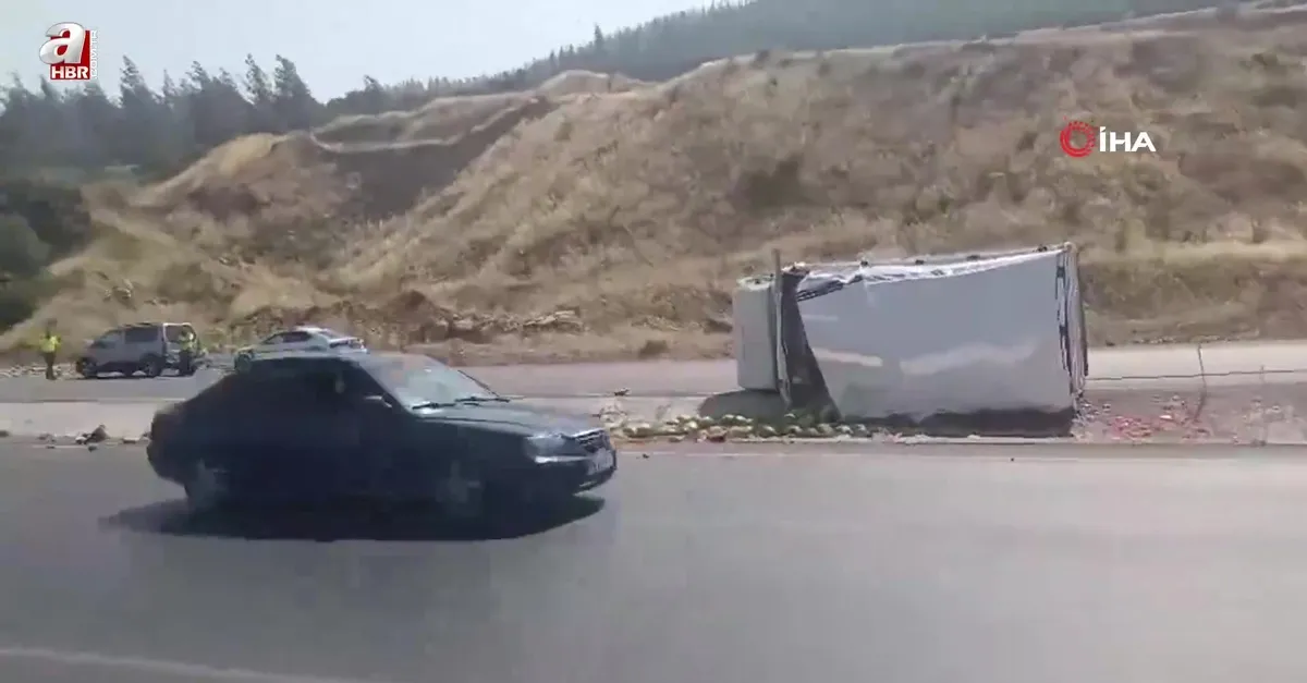 Karpuz yüklü kamyon devrildi: 1 yaralı