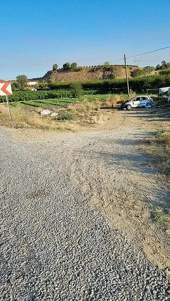1723983823401.jpeg Manisa'da kontrolden çıkan araç araziye uçtu: 2 yaralı - 1
