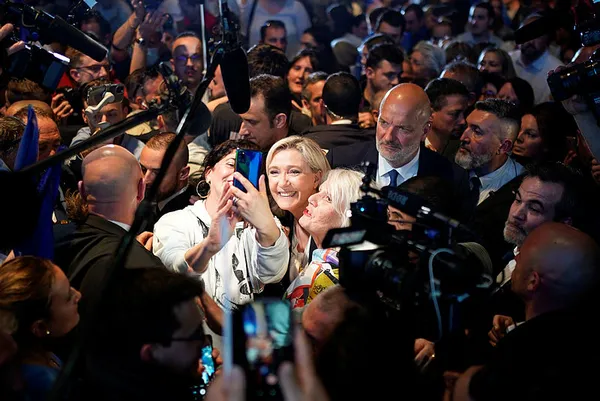 Fransa’da seçim yarışması! Macron mu Le Pen mi? İşte anket sonuçları