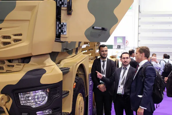 turk-silahli-kuvvetlerinin-goz-bebegi-derman-8x8-yurt-disinda-gorucuye-cikti-uluslararasi-savunma-ve-guvenlik-1694877284849.jpg Türk Silahlı Kuvvetleri’nin göz bebeği DERMAN 8X8 yurt dışında görücüye çıktı! Uluslararası Savunma ve Güvenlik Ekipmanları Fuarı'nda yoğun ilgi gördü - 2