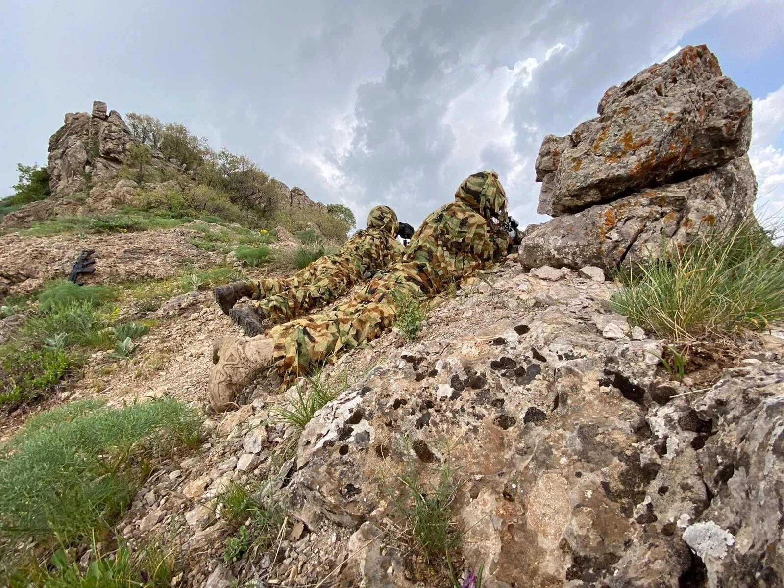 Son dakika: MSB görüntüleri paylaştı! Mehmetçik Avaşin-Basyan bölgelerinde terörist avında