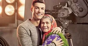 Ronaldo oynadı Ümmiye teyze yönetti!