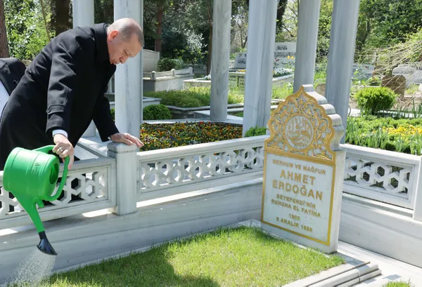 Başkan Recep Tayyip Erdoğan’dan kabir ziyareti!