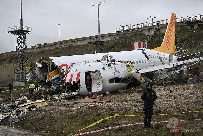 Son dakika: Pegasus uçağının enkaz kaldırma çalışmaları sürüyor 1