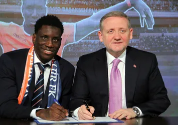 Demba Ba Başakşehir'le imzaladı