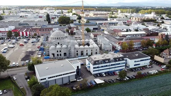 Fransa’da İslam düşmanlığı artıyor! Avrupa’nın en büyük camisine tehdit mektubu