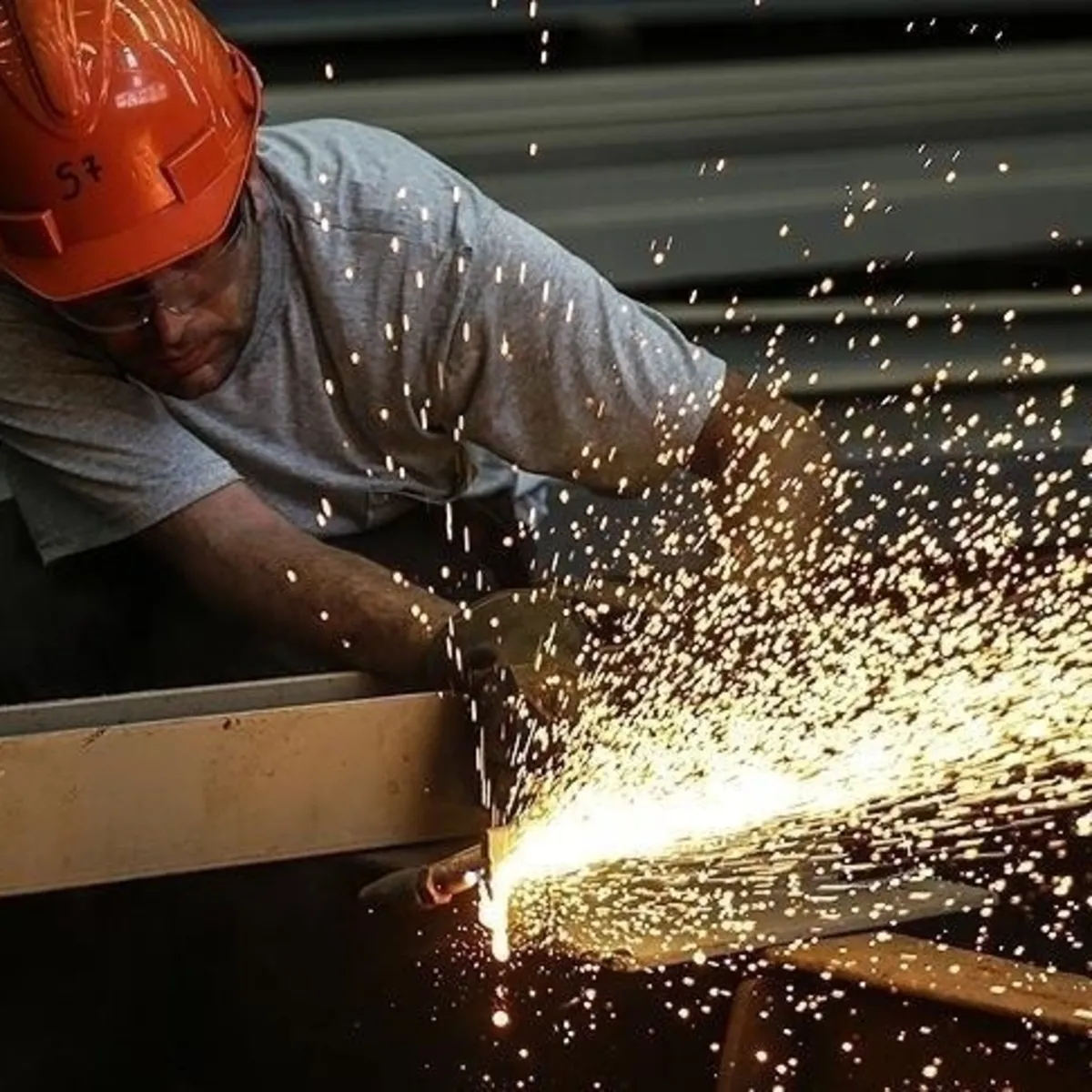 TÜİK: Sanayi üretimi şubatta arttı