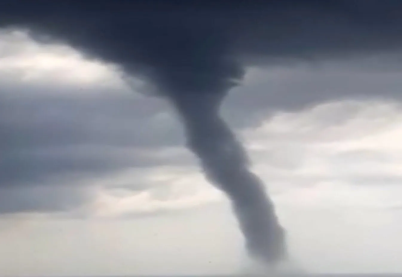 Antalya'da hortum paniği! O anlar anbean kaydedildi...