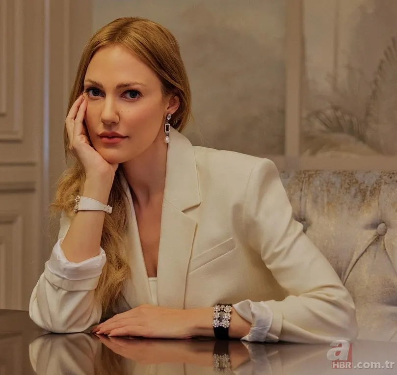 Resmen annesinin kopyası... Muhteşem Yüzyıl'ın Hürrem Sultan'ı Meryem Uzerli'nin kızı Lara büyüdü! 4