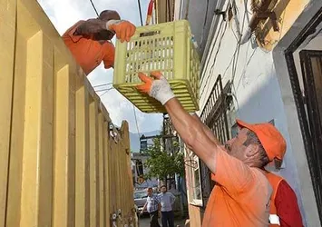 Bir evden 5 ton çöp çıkarıldı