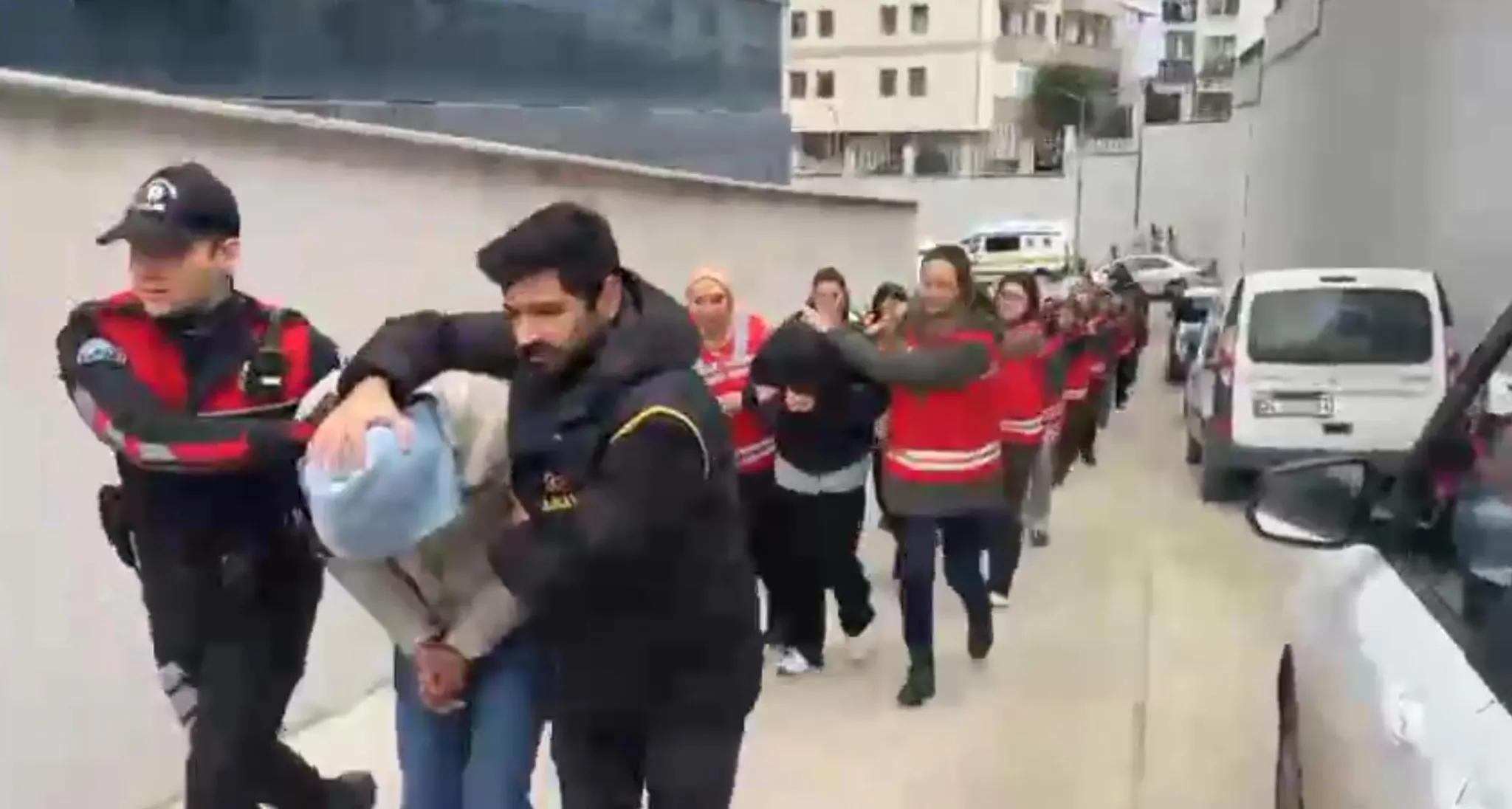 Sevgililer günü öncesi “manevi şifa” tuzağı! Sahte medyum çetesi çökertildi: 46 milyonluk vurgun