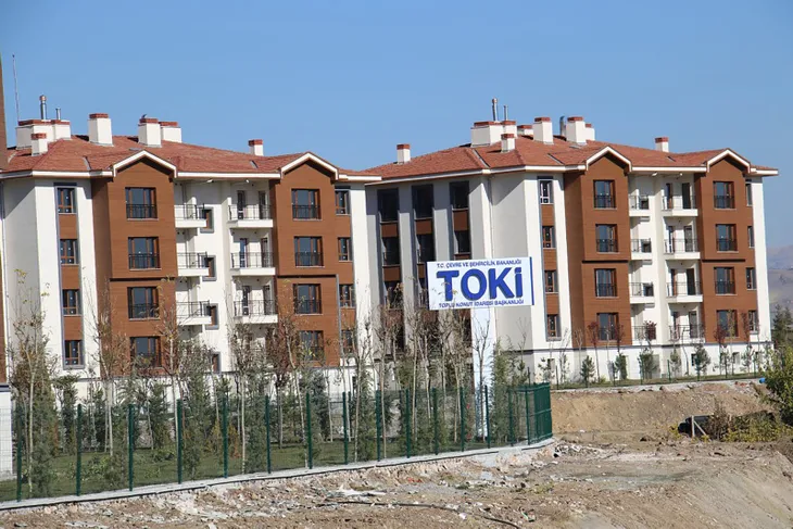 Ucuz konut hamlesinde 6 gruba kontenjan! TOKİ'den 81 ilde kira öder gibi ev sahibi olma fırsatı | TOKİ aylık net gelir ne kadar?