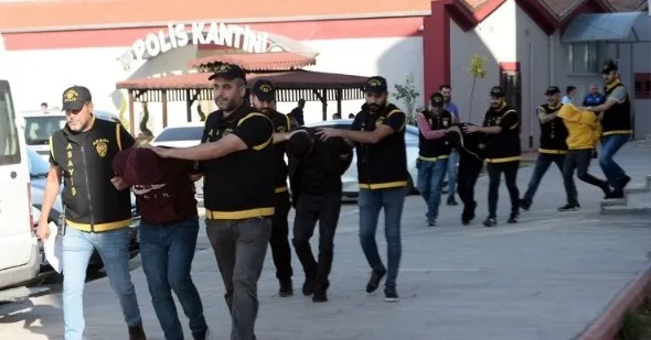 adanada-jiletli-iskence-dovduler-soydular-en-sonunda-da-yuzunu-jiletle-kestiler-1667030267611.jpg Adana’da jiletli işkence! Dövdüler, soydular, en sonunda da yüzünü jiletle kestiler! - 5