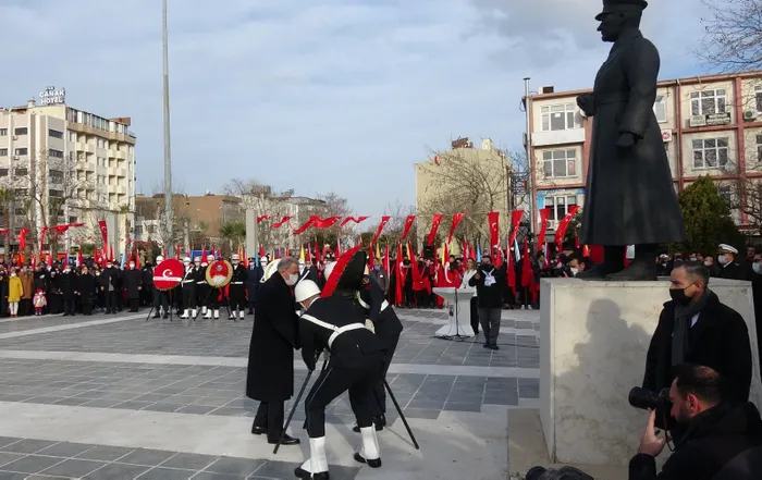 Son dakika: Çanakkale Deniz Zaferi'nin 107'nci yılı! Başkan Erdoğan'dan Şehitler Abidesi'ndeki törende önemli açıklamalar - 12