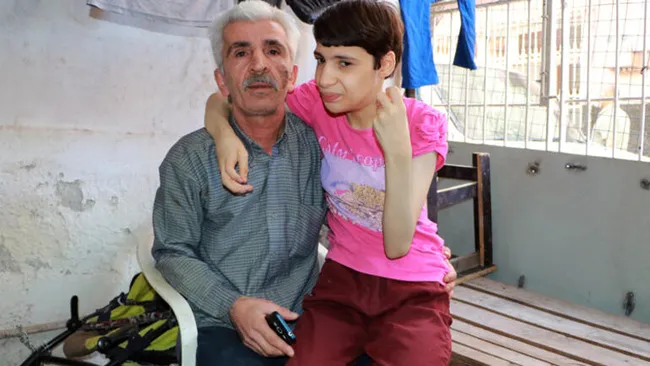 Hatay’da dehşete düşüren olay! Vicdansız anne engelli kızını ellerini iple bağlayıp götürmüş - 3