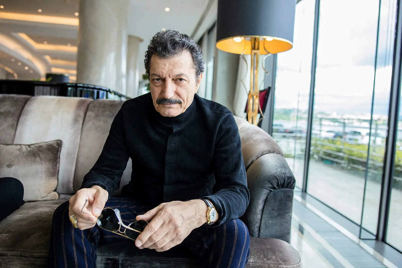 61 yaşındaki Burhan Öçal baba oldu