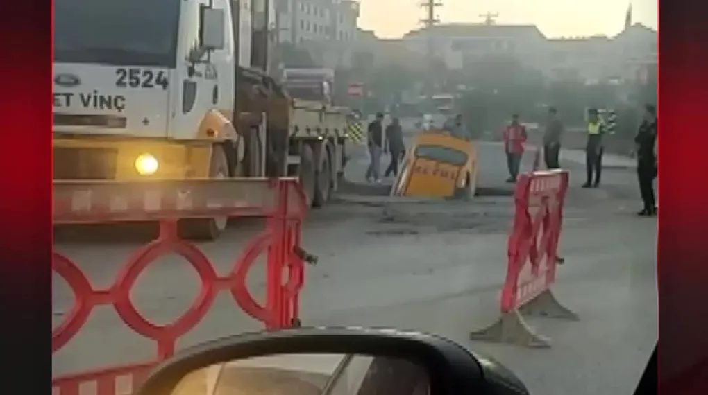 İSKİ ÇUKURUNA TAKSİ DÜŞTÜ