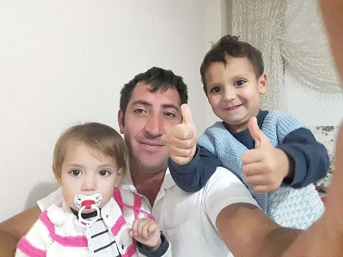 turkiye-sehitlerine-agliyor-hikayeleri-yurek-yakti-birbirlerine-sarili-halde-1753347976359.jpeg Şehit olan dozer operatörü Eyüp Dereli (AA)