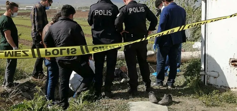 Yaşlı adam tarlada namaz kılarken öldü