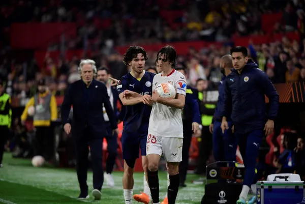 Fenerbahçe turu İstanbul’a bıraktı! Sevilla avantajı kaptı: 2-0