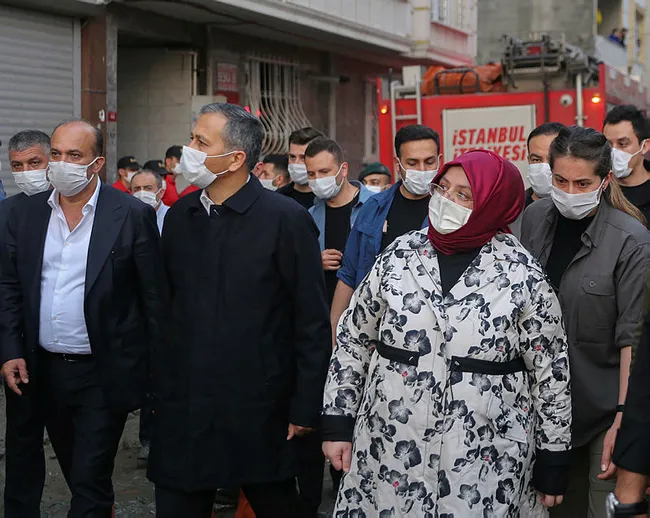 İstanbul Valisi Ali Yerlikaya: Esenyurt’ta hasar tespit çalışmalarımız bu akşam bitecek - 1
