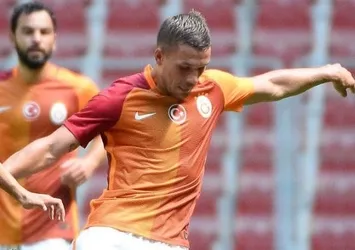 Lukas Podolski, Galatasaray ile sözleşme uzatıyor