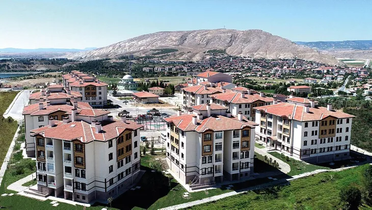Ucuz konut hamlesinde 6 gruba kontenjan! TOKİ'den 81 ilde kira öder gibi ev sahibi olma fırsatı | TOKİ aylık net gelir ne kadar?