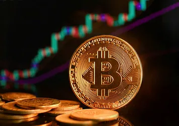 Kripto para bir yuvayı daha yıktı! Zorla eşinin 8 bileziğini alan kocaya mahkemede büyük şok