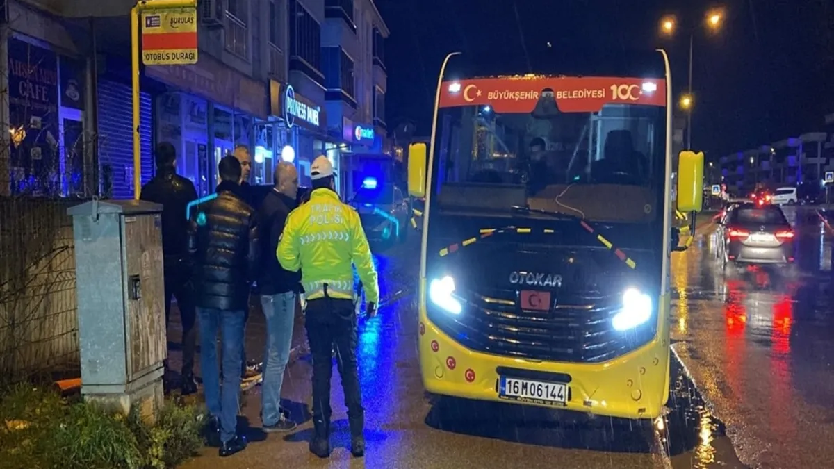 Bursa’da minibüsünün çarptığı anne ile kızı yaralandı