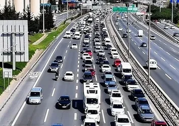 İstanbul'da trafik kilit! Yola çıkacaklar dikkat: Yoğunluk yüzde 89